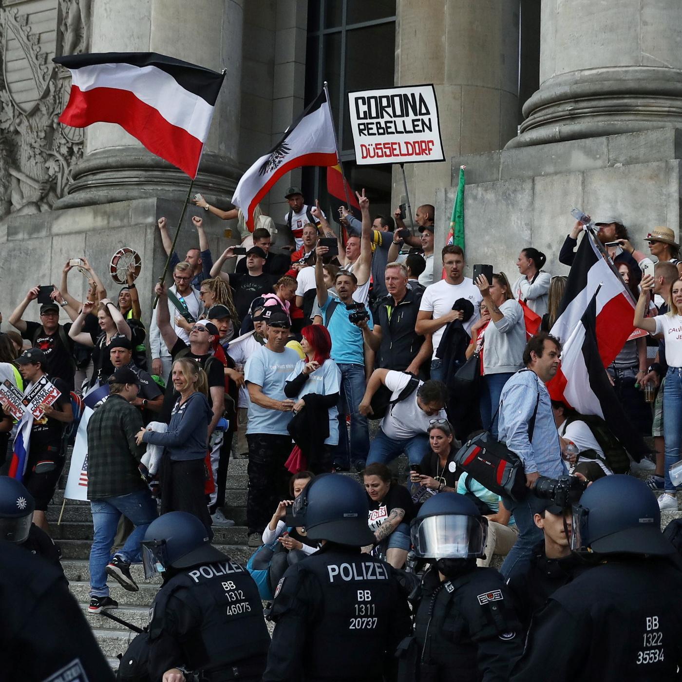 Polizei bei Corona-Demos: Harte Linie oder ausgestreckte Hand?